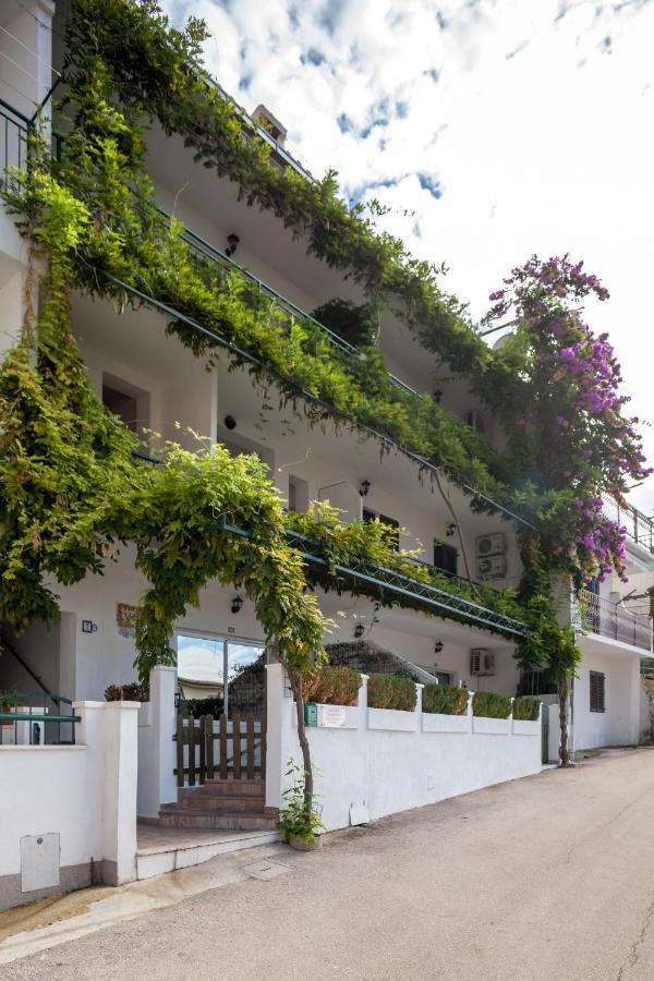 Apartments Leut 80M From The Sea Podgora Esterno foto