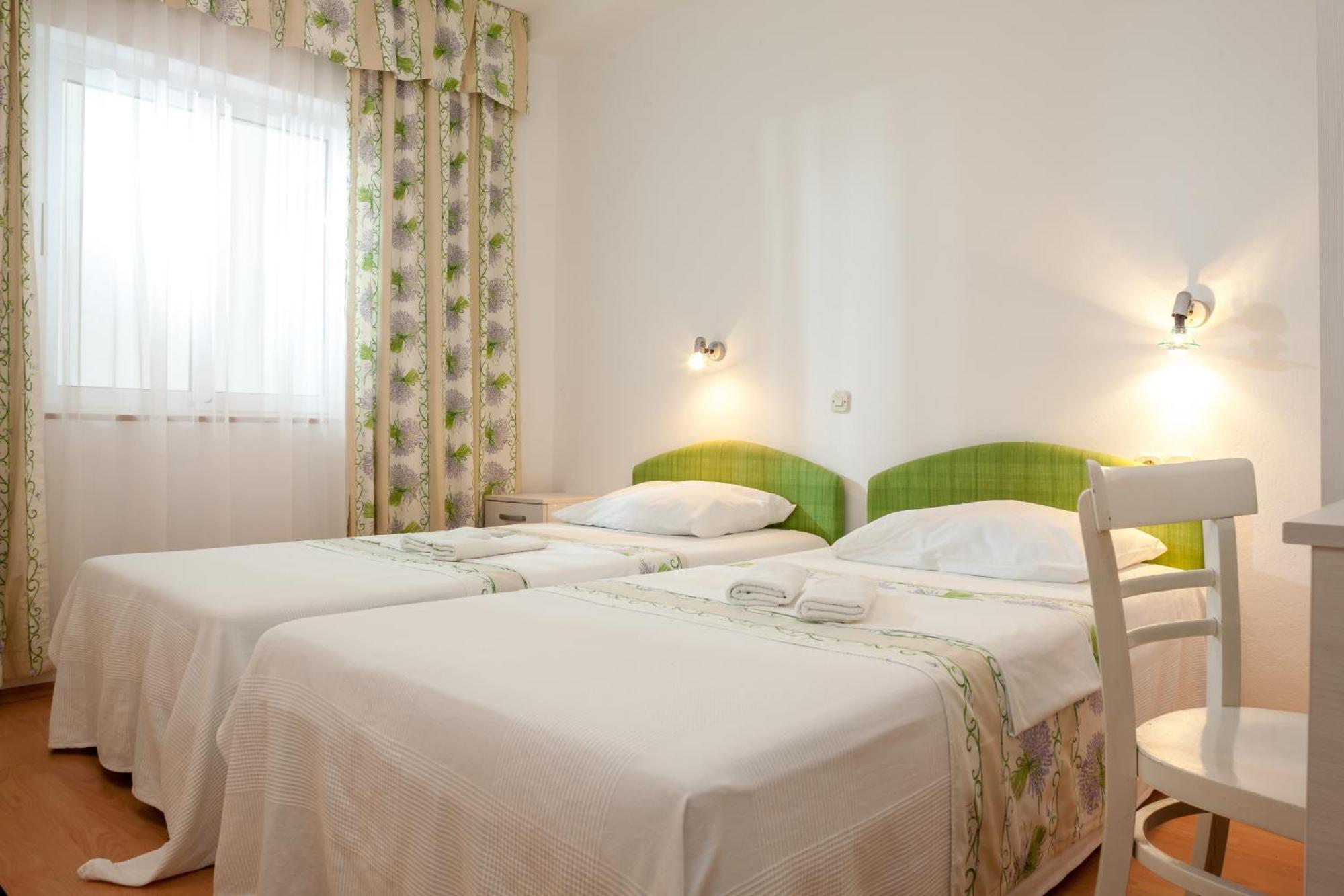 Apartments Leut 80M From The Sea Podgora Camera foto